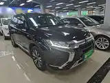 Photo 4 - Mitsubishi Outlander
