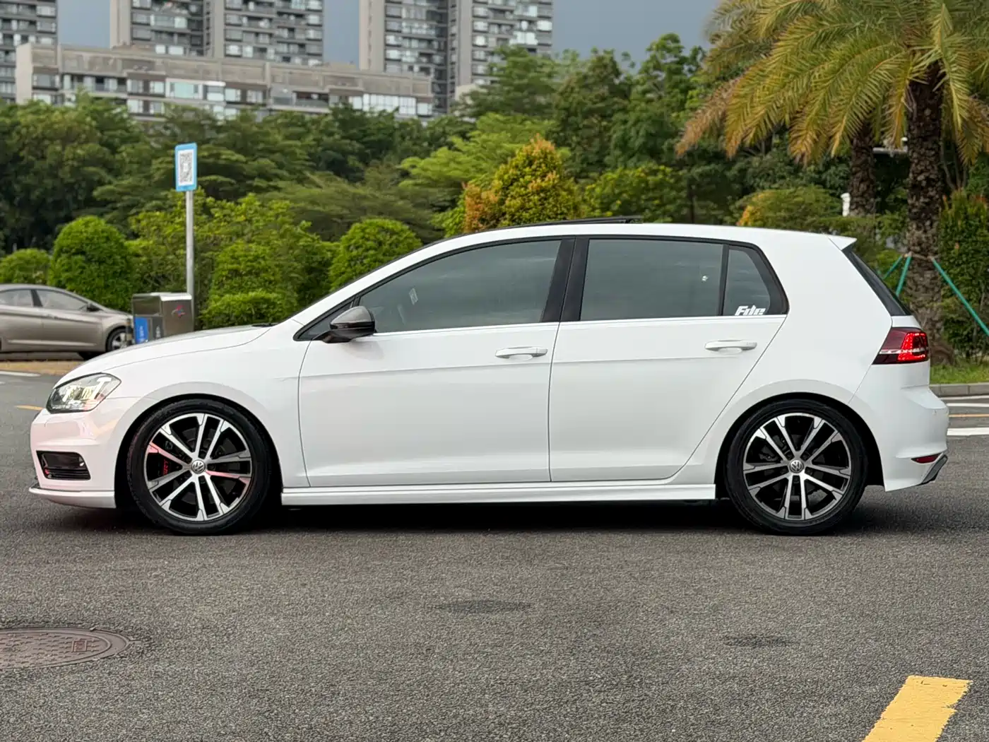 Volkswagen Golf 2017 280TSI Auto R-Line Millionth Anniversary Edition фото 18