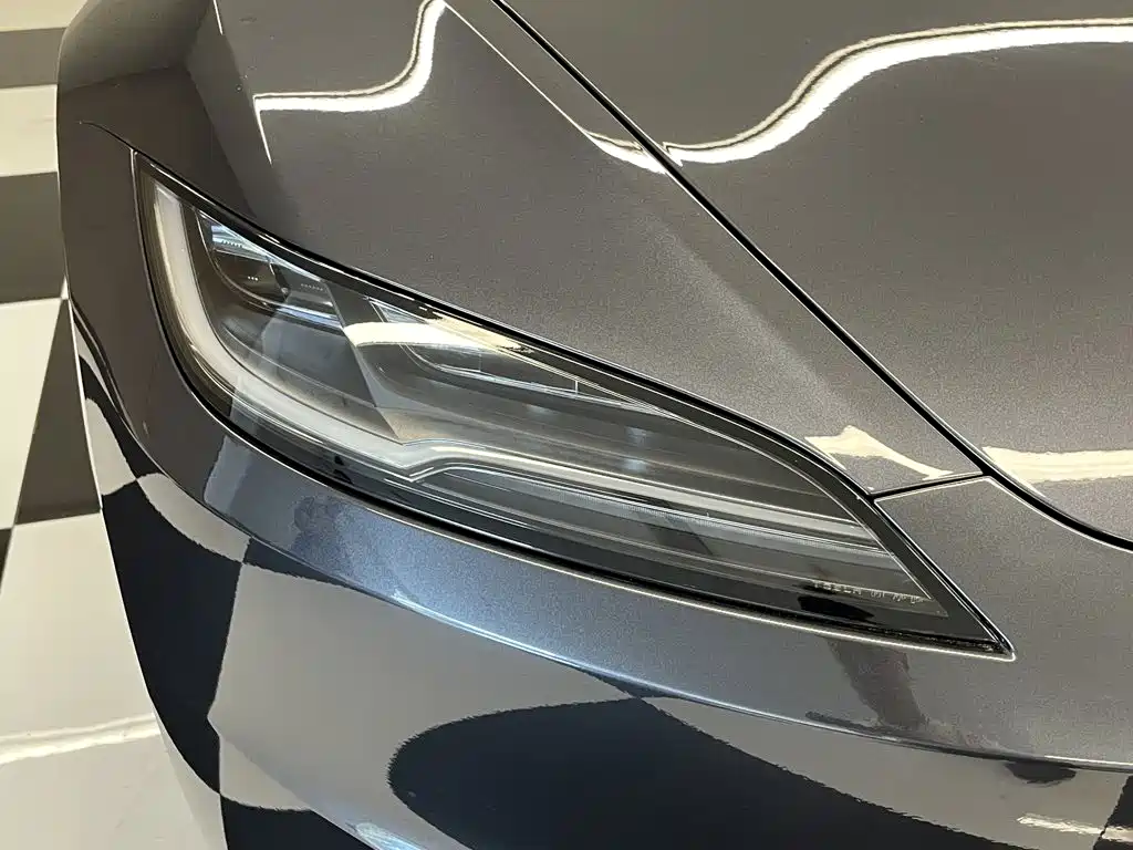Фото 9 - Tesla Model 3