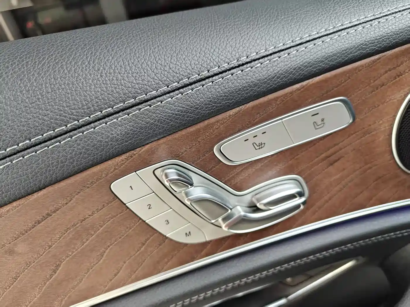 Mercedes-Benz E-Class 2019 E 300 L Fashion фото 35