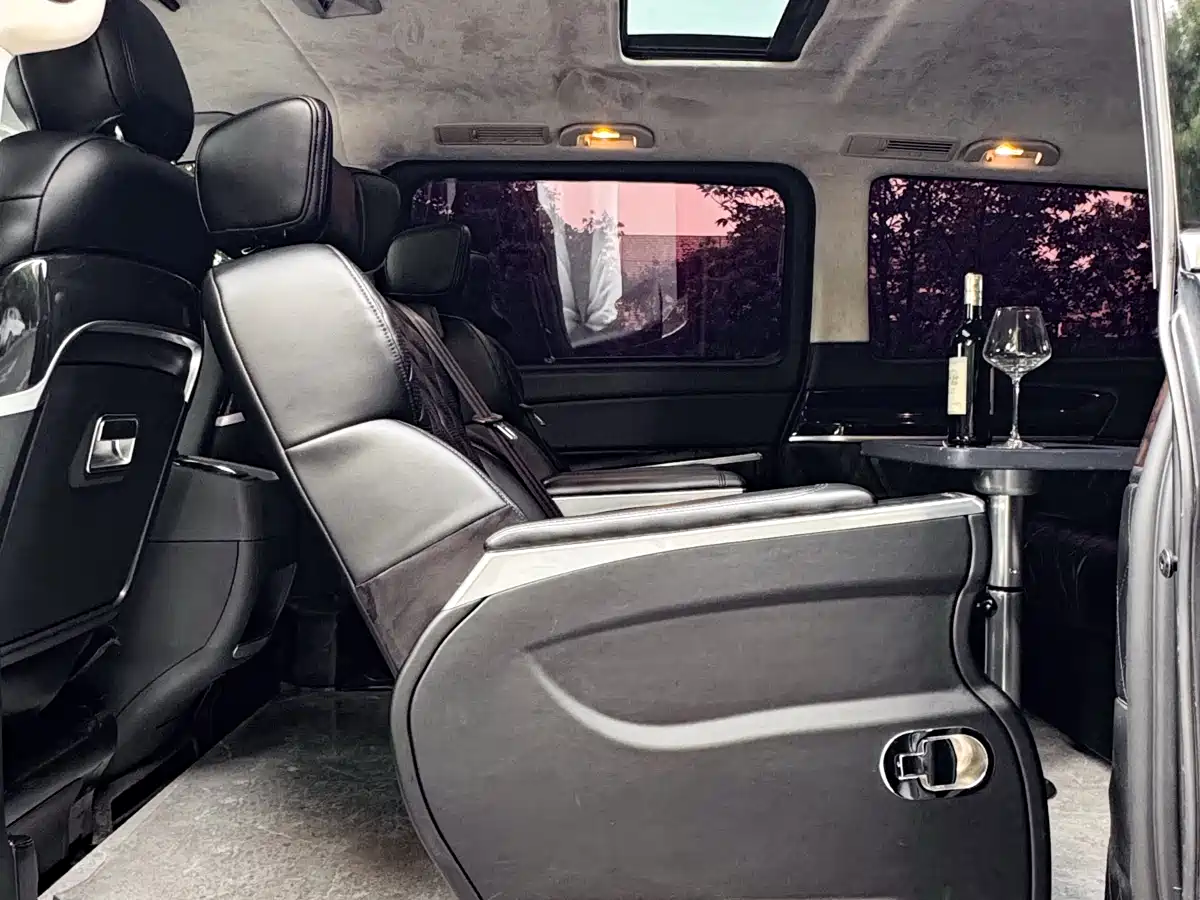 Mercedes-Benz V-Class 2018 V 260 L Premium Long Version China V фото 22