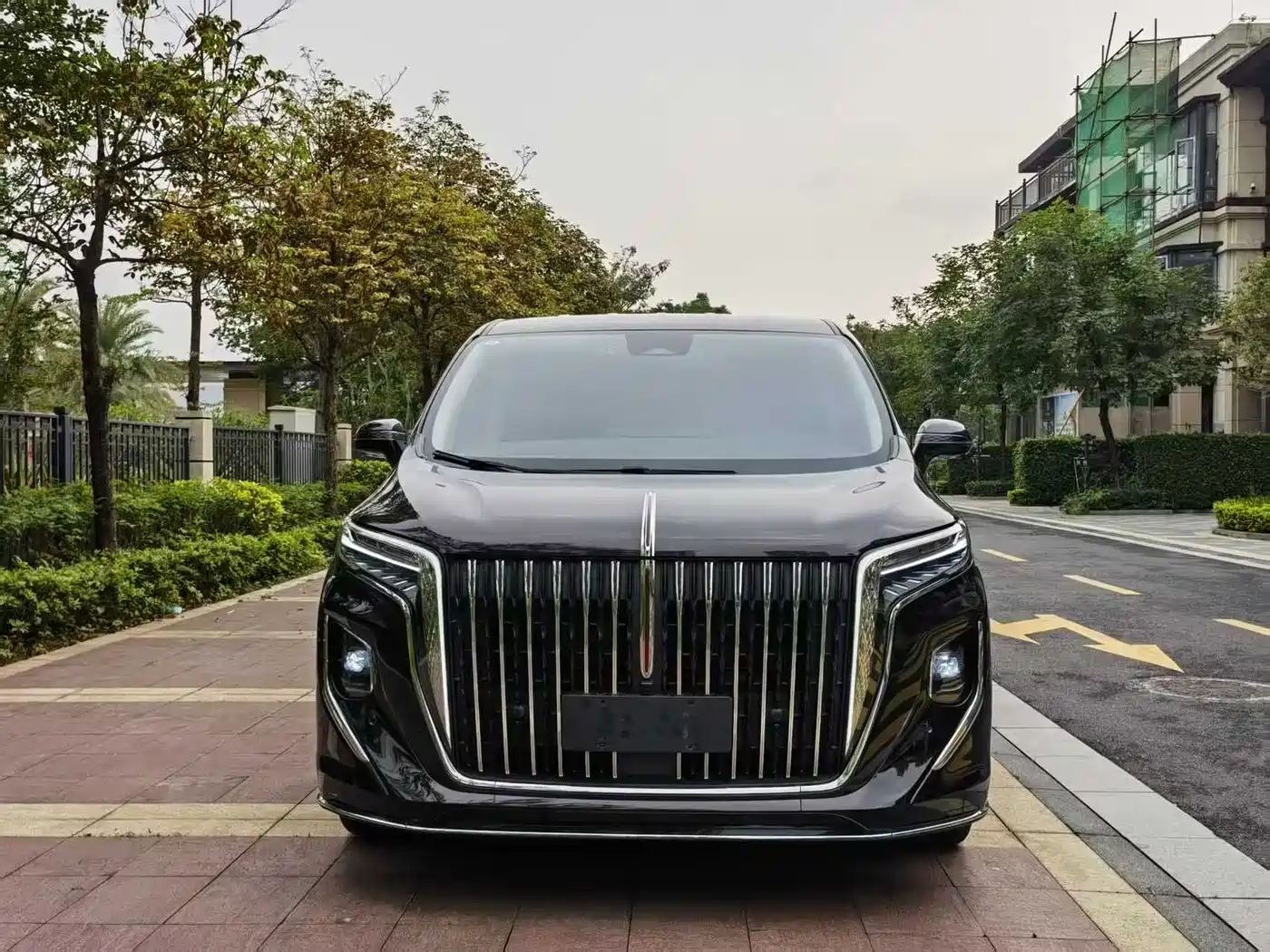 Hongqi HQ9 2024 Model 2.0T Luxury Edition фото 3