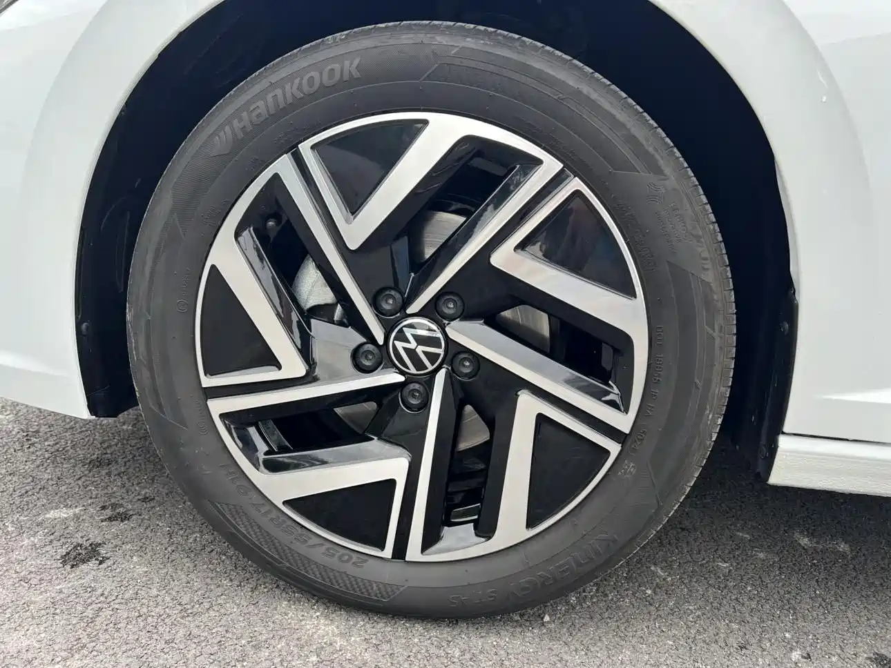 Volkswagen Sagitar 2025 300TSI DSG Surpass Edition фото 4