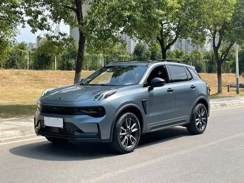Photo 2 - Lynk & Co 01
