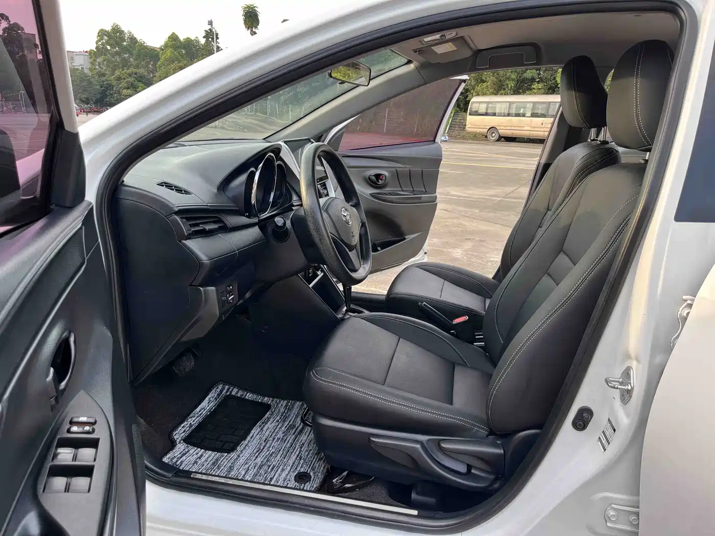 Toyota YARiS L Zhi Xiang 2020 1.5L CVT Leading Edition фото 8