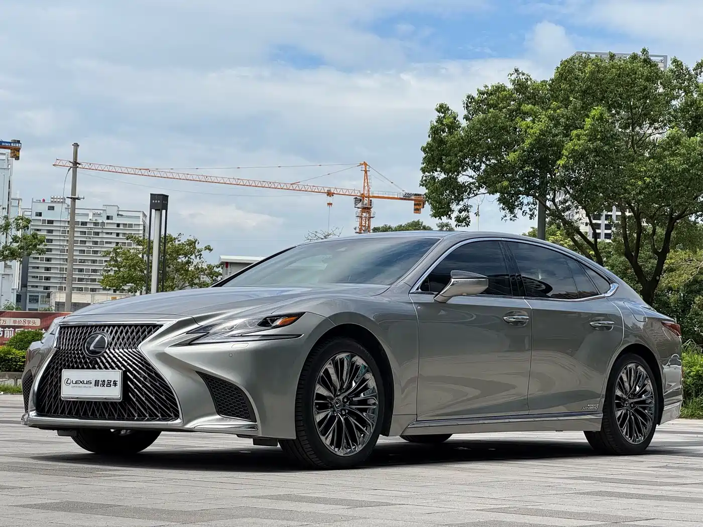 Фото 1 - Lexus LS