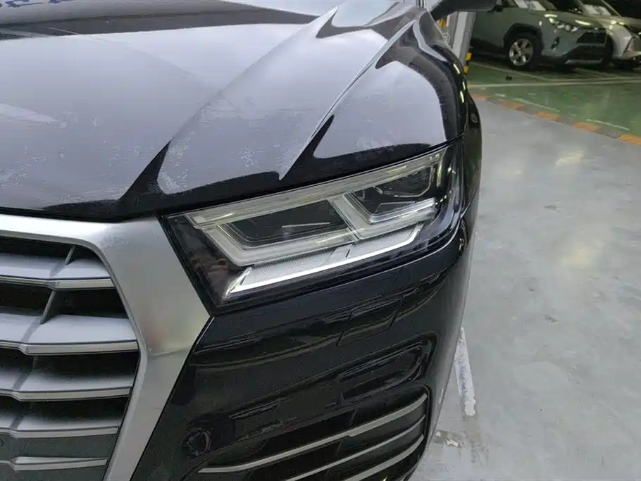 Audi Q5L 2020 Facelift 40 TFSI Honor Fashion фото 5