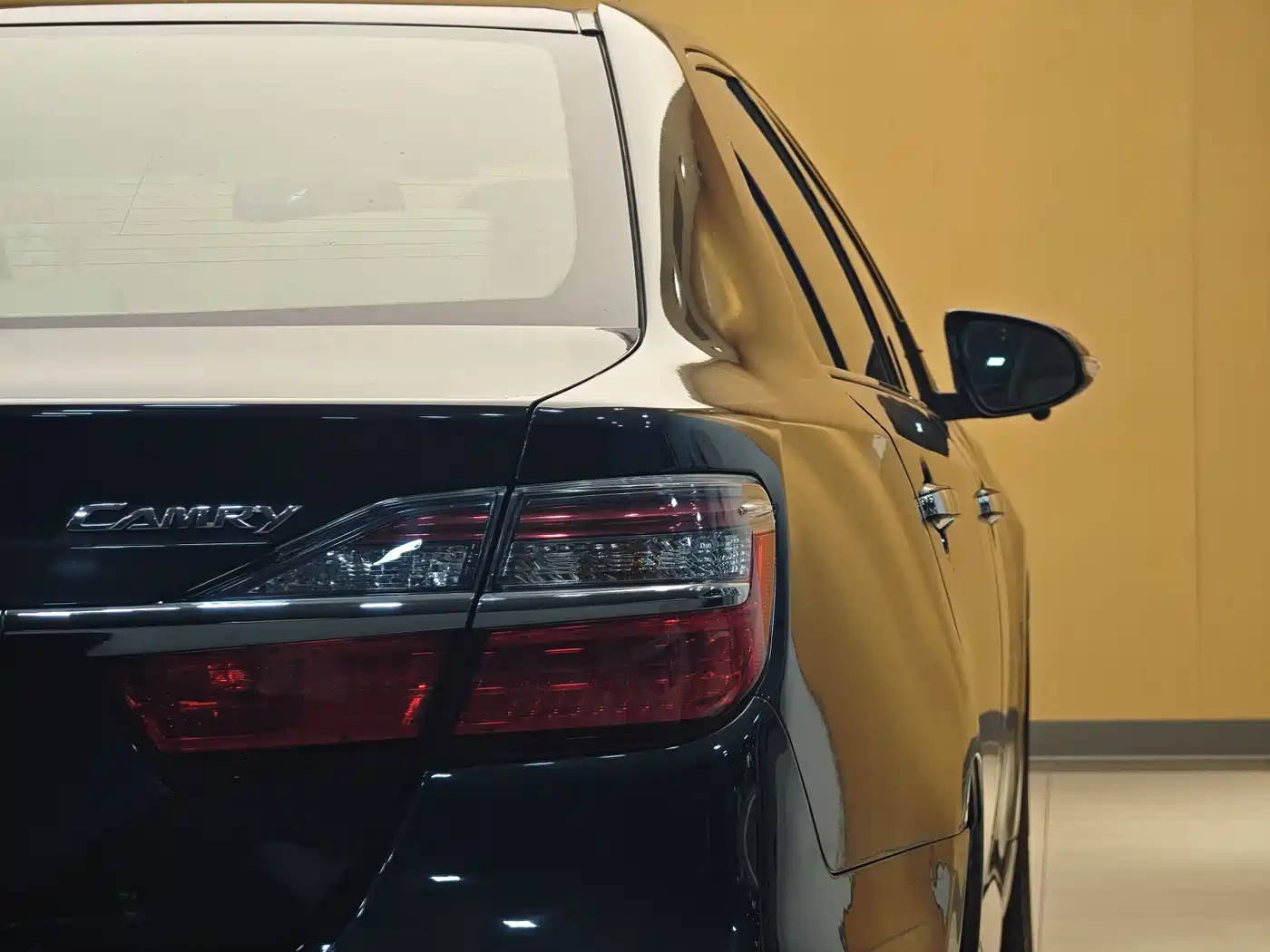 Toyota Camry 2016 2.0E 10th Anniversary Elite Edition фото 27