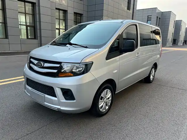  JAC Refine JAC Refine M3 2022 1.8L 7-Seater Standard