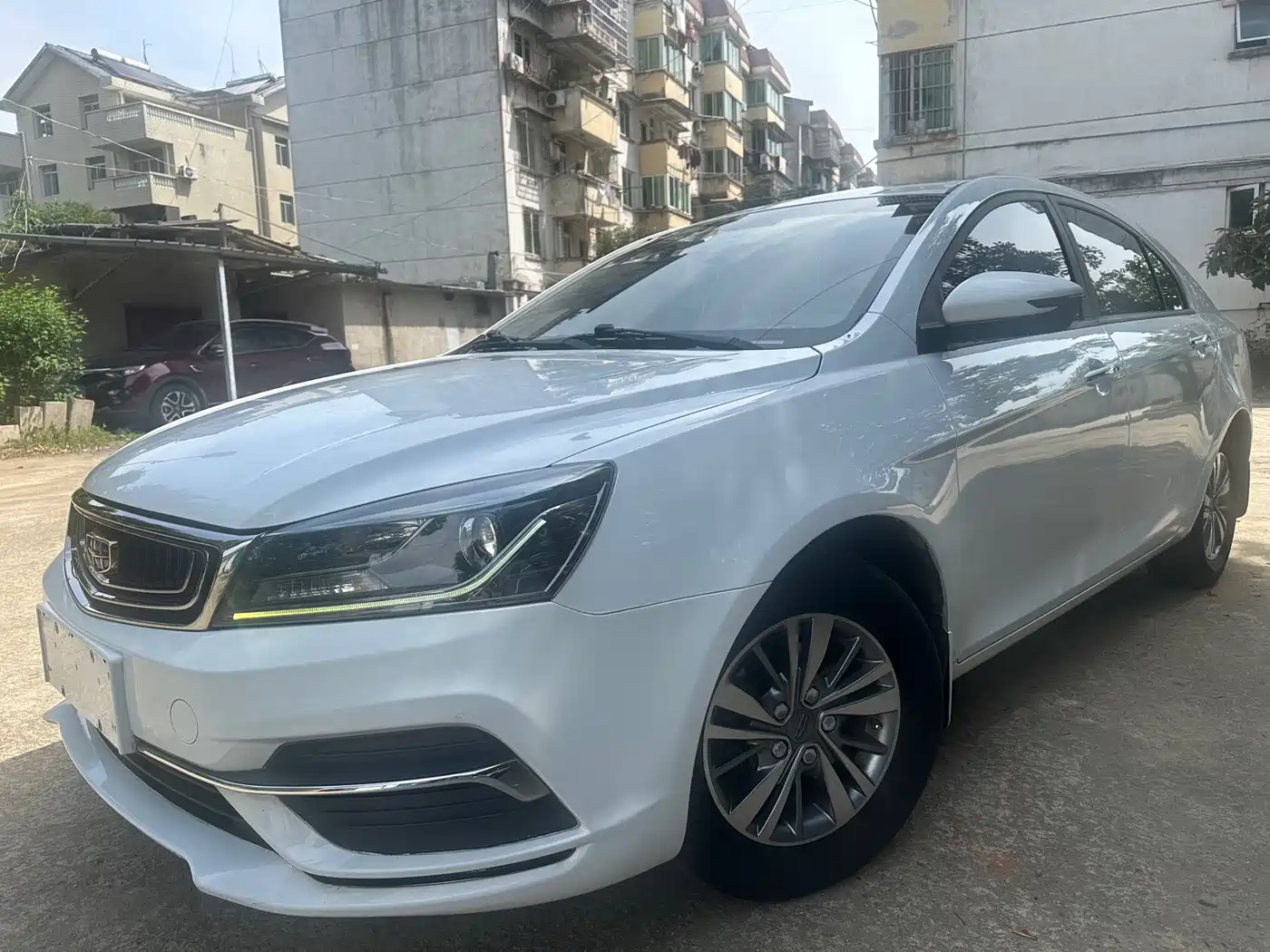 Фото 1 - Geely Emgrand