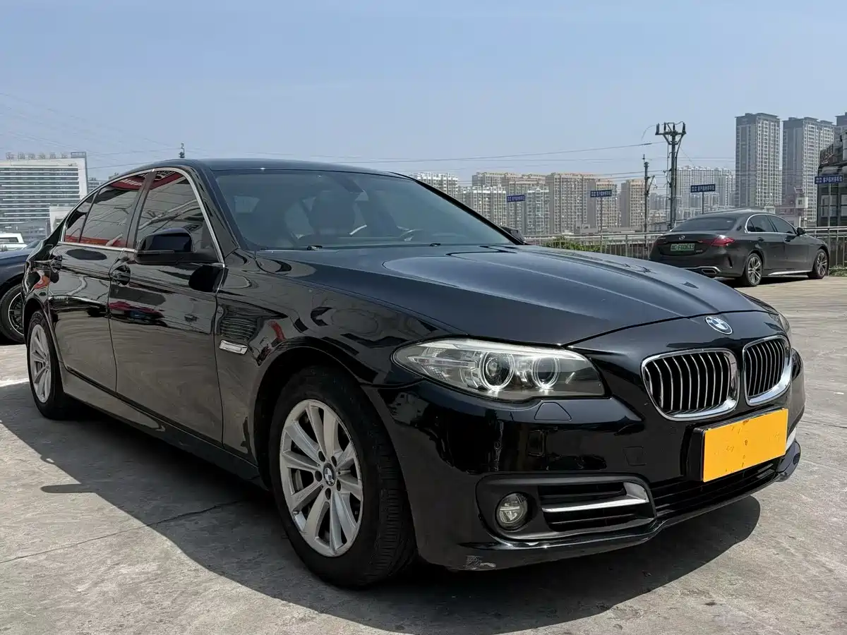 BMW 5 Series 2017 520Li Classic Edition фото 3