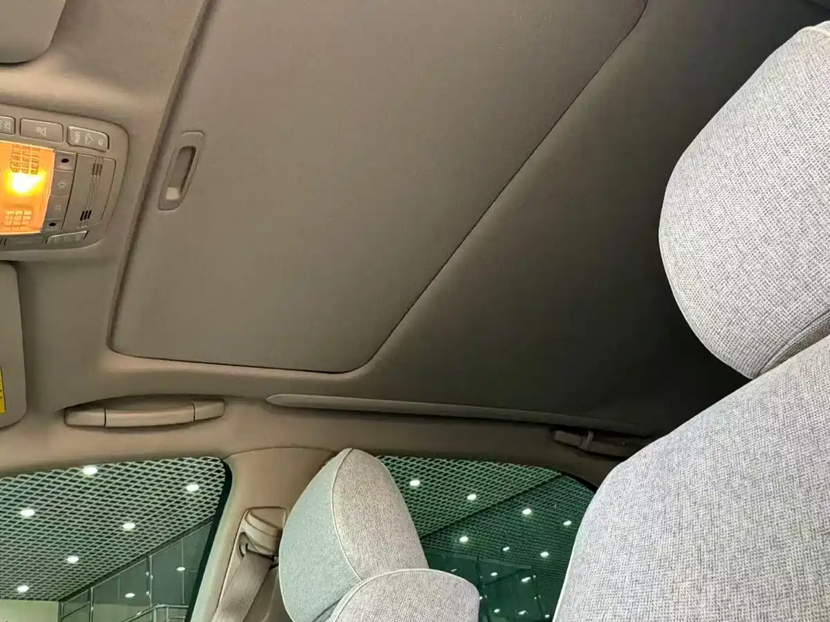 Toyota Crown 2012 2.5L Royal Navigation Edition фото 13