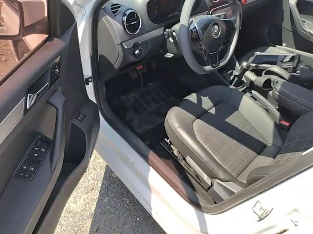 Volkswagen Jetta 2017 1.5L Manual Comfort фото 16