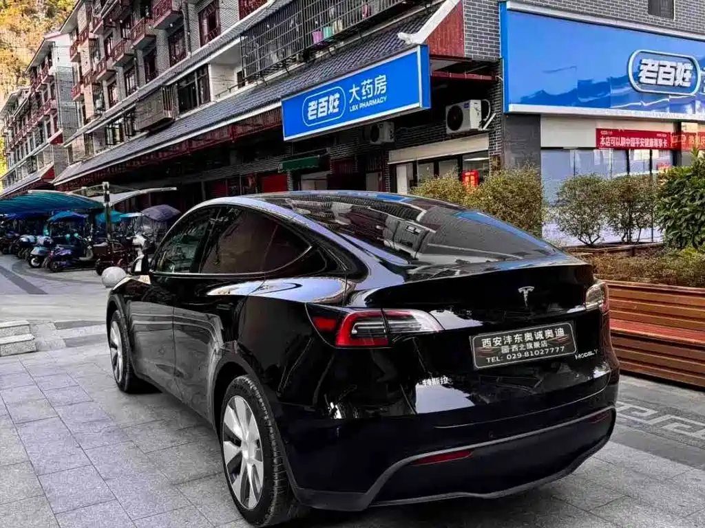 Фото 3 - Tesla Model Y
