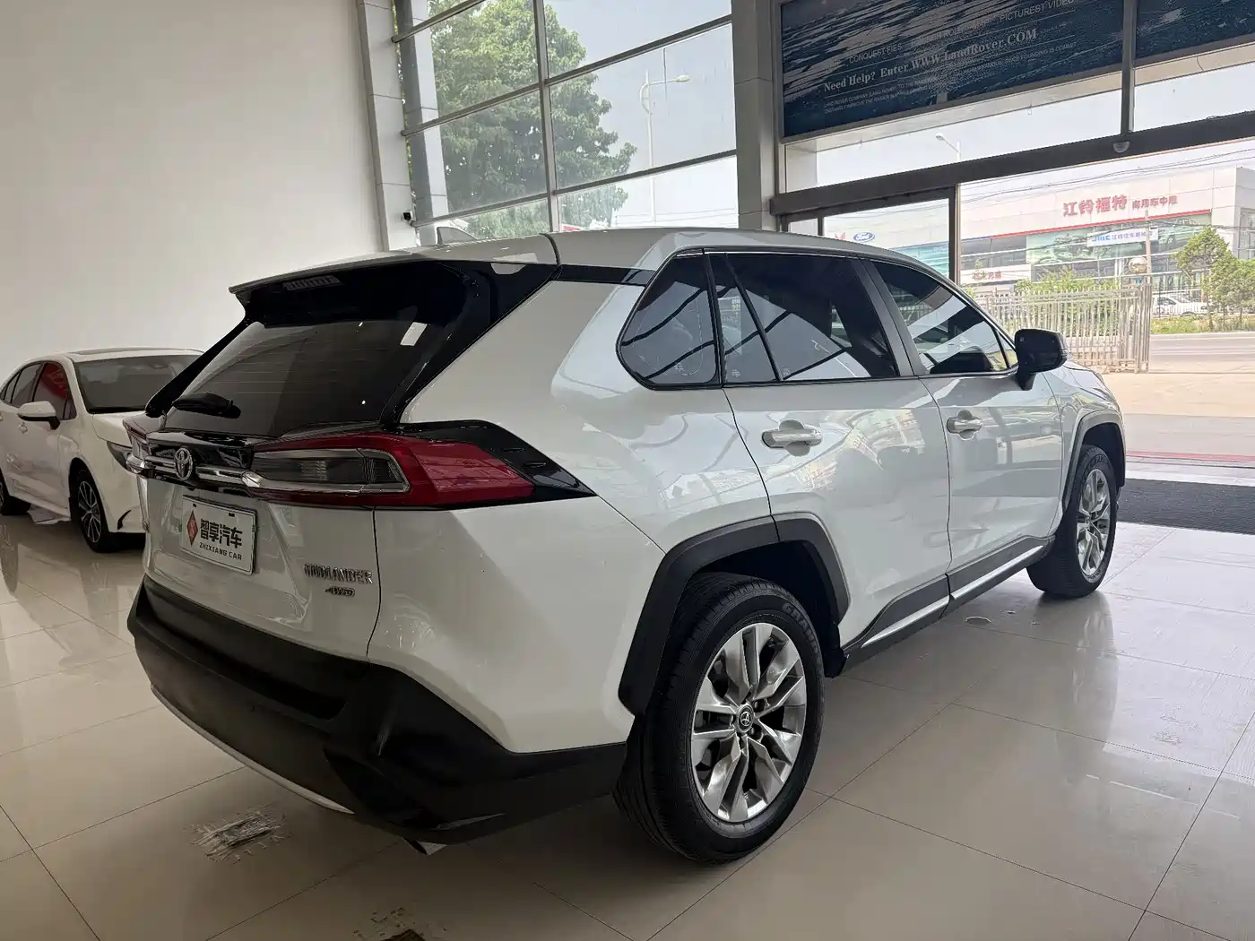 Toyota Wildlander 2022 2.0L CVT AWD Luxury PLUS Edition фото 4