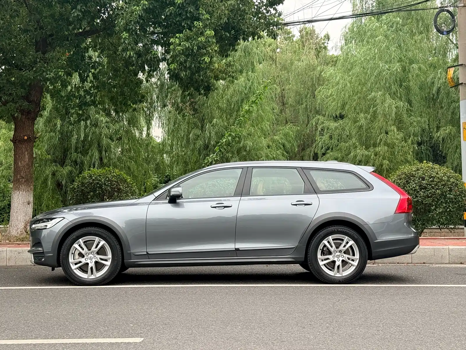 Photo 5 - Volvo V90