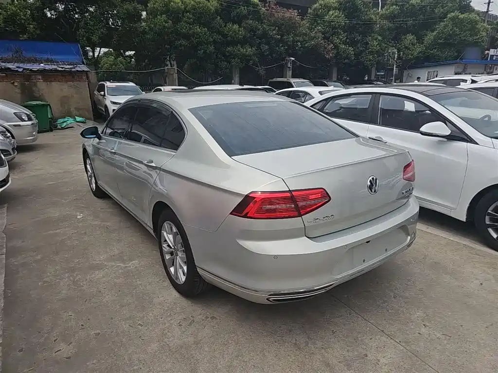 Volkswagen Magotan 2017 330TSI DSG Luxury фото 5