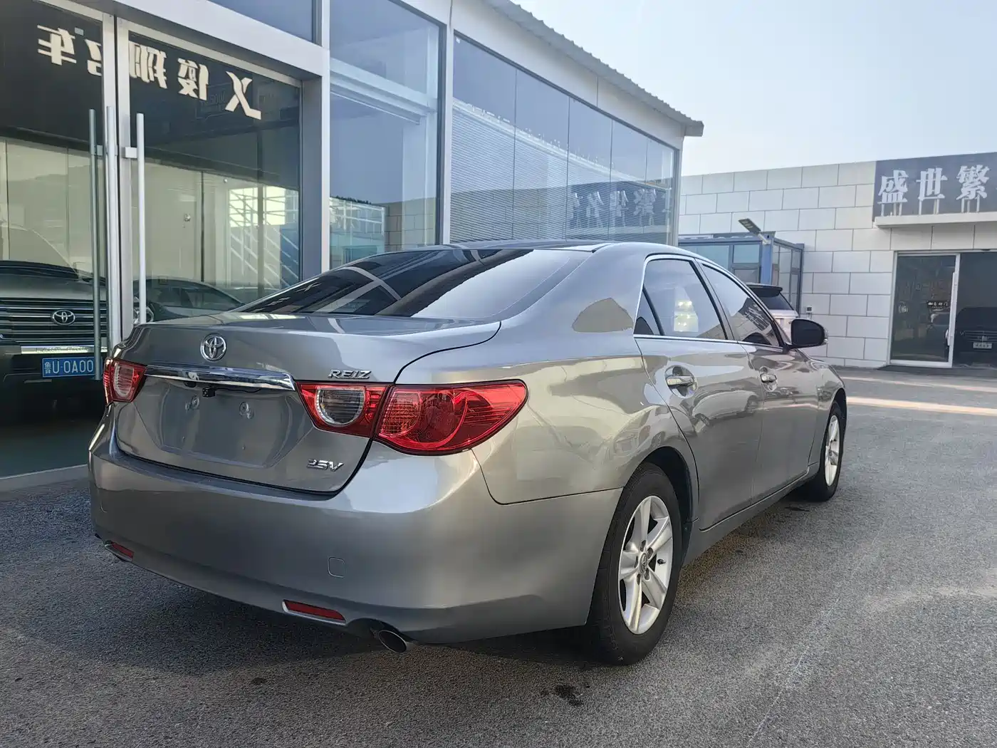 Photo 4 - Toyota Reiz