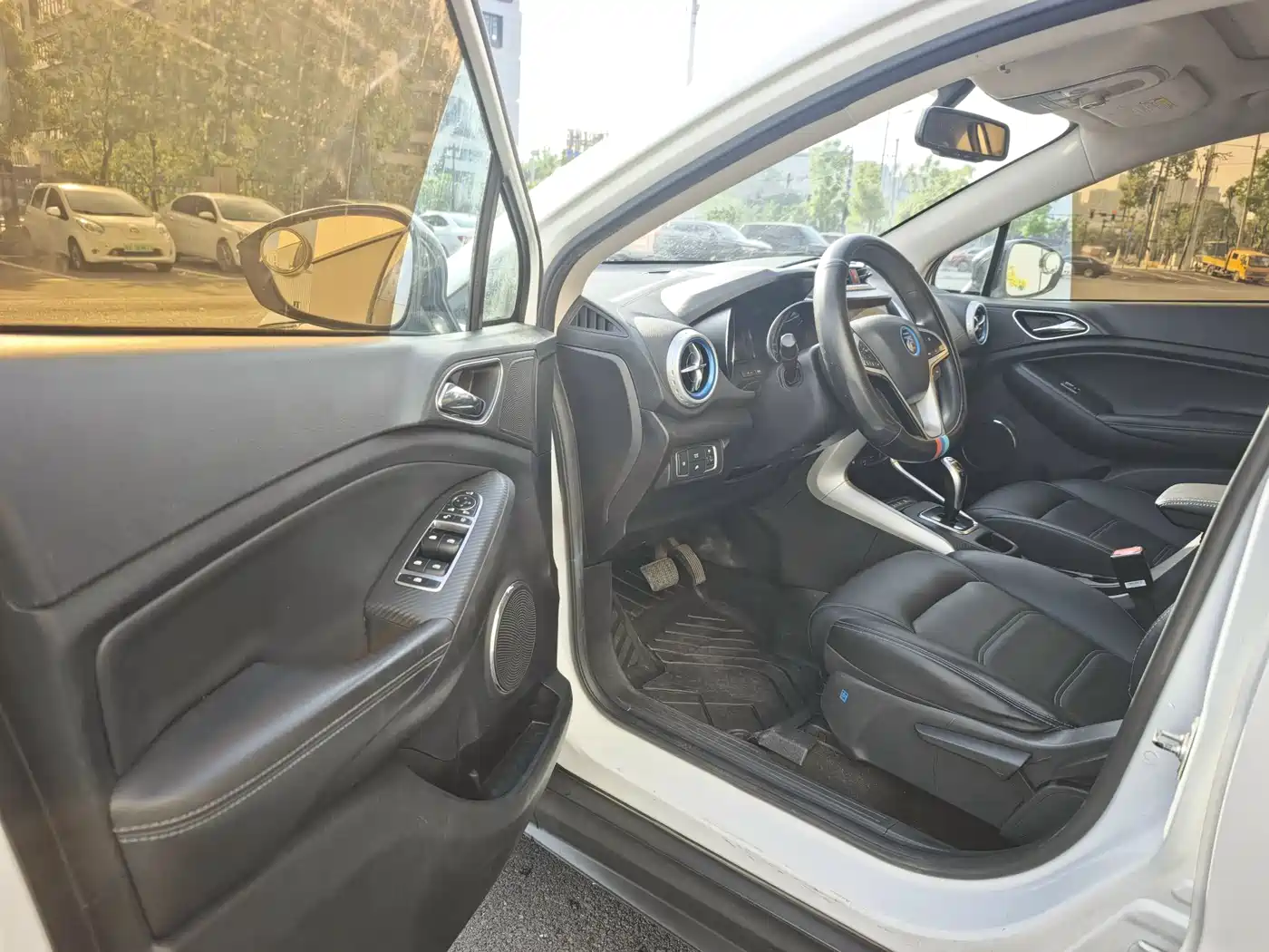 BYD Yuan New Energy 2019 EV360 Smart Connect Premium Edition фото 6