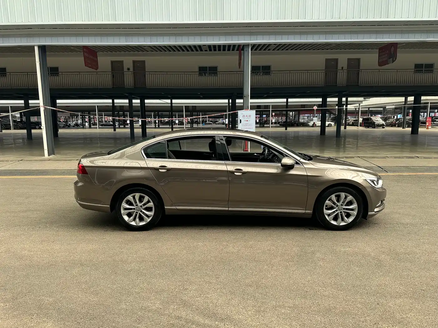 Volkswagen Magotan 2018 Facelift 330TSI DSG Luxury фото 4