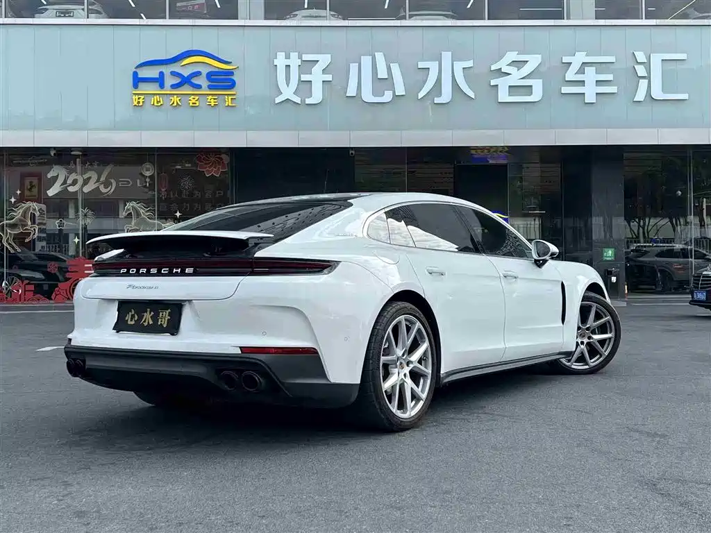 PORSCHE PANAMERA