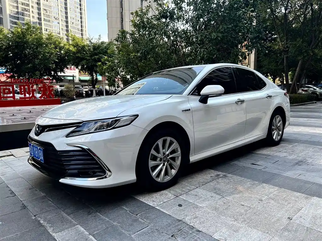 Toyota Camry 2021 Hybrid 2.5HGVP Leading Edition фото 3