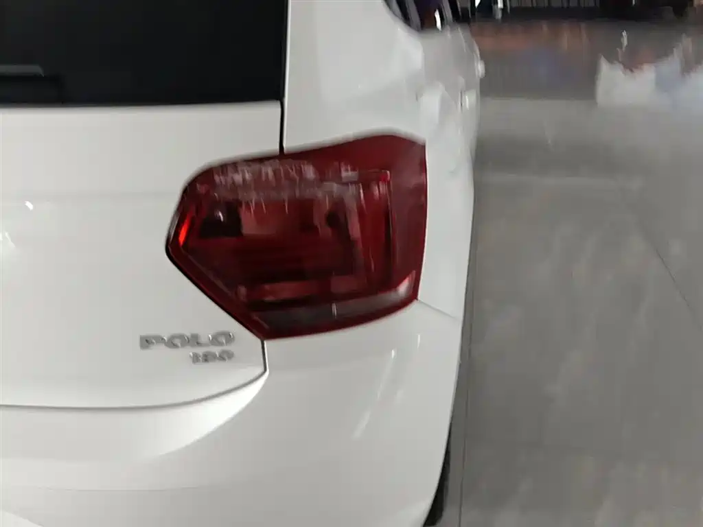 Volkswagen Polo 2019 Plus 1.5L Automatic Panorama Enjoyment Edition фото 8