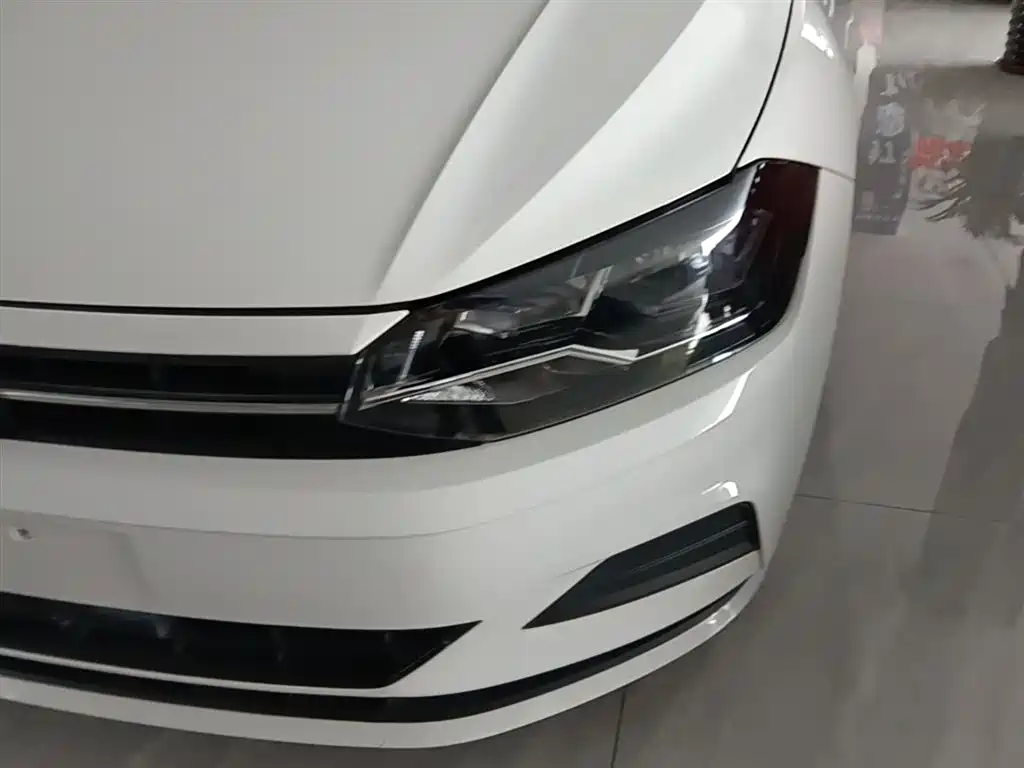 Volkswagen Polo 2019 Plus 1.5L Automatic Panorama Enjoyment Edition фото 24