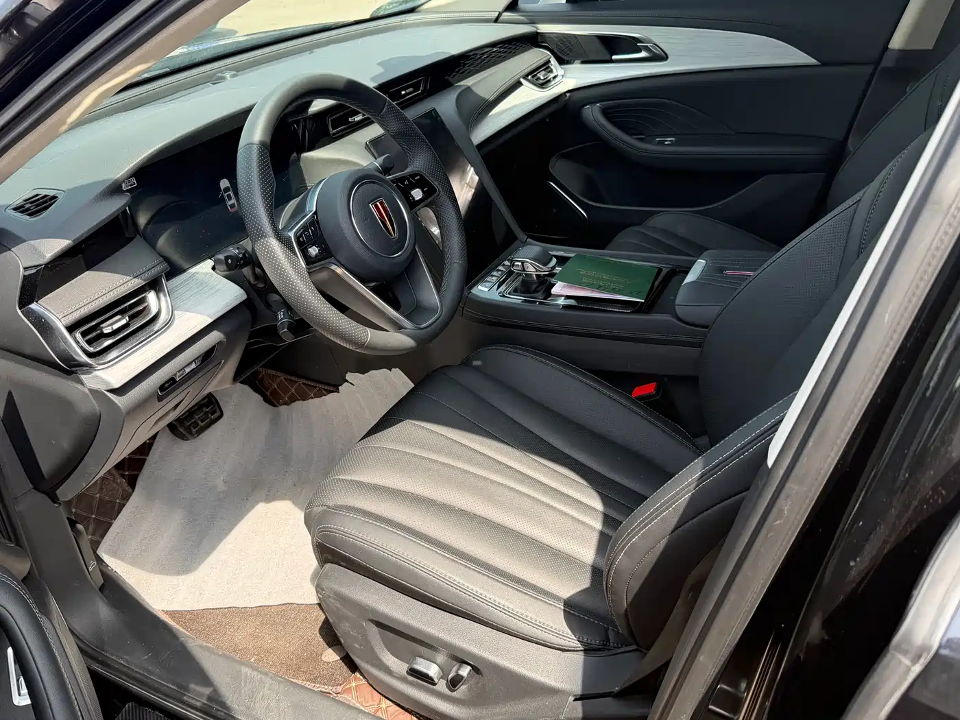 Hongqi H5 2025 1.5T DCT Flag Rhythm 500,000 Units Memorial Edition фото 4