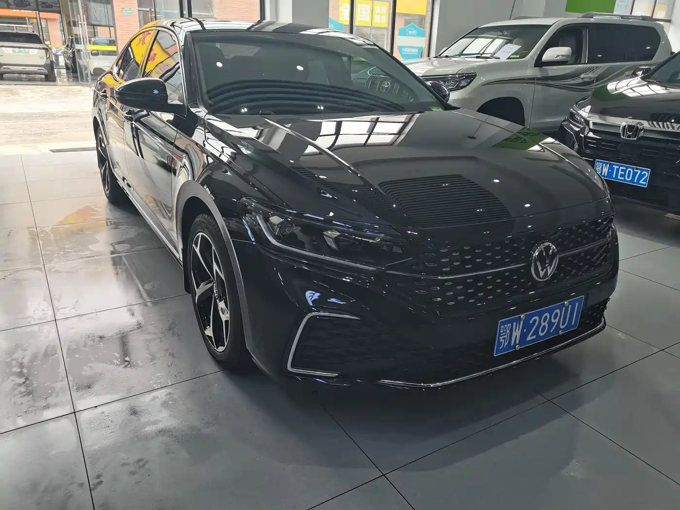 Volkswagen Passat 2024 380TSI Starlight Dragon Soaring Edition фото 3