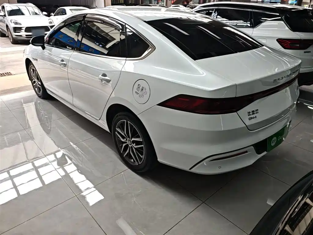 BYD Qin PLUS 2024 Glory Edition DM-i 120KM Surpass фото 5