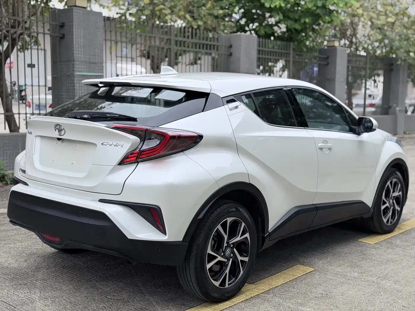 Toyota C-HR 2020 Model 2.0L Luxury фото 6