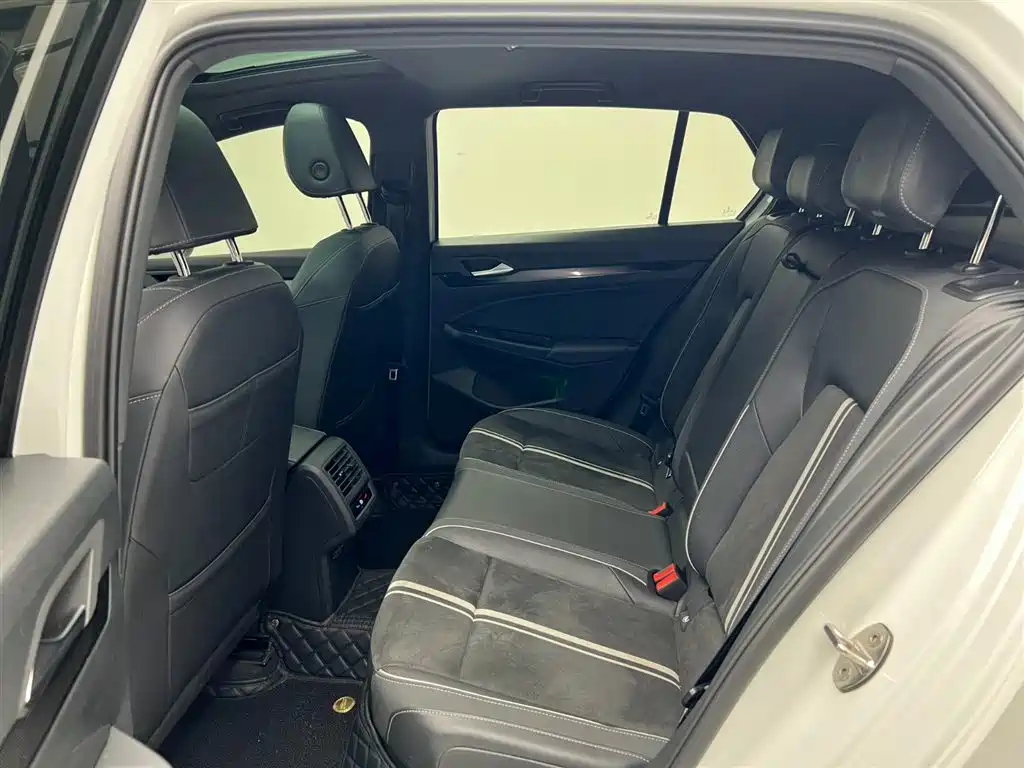 Volkswagen Golf 2021 280TSI DSG R-Line фото 15