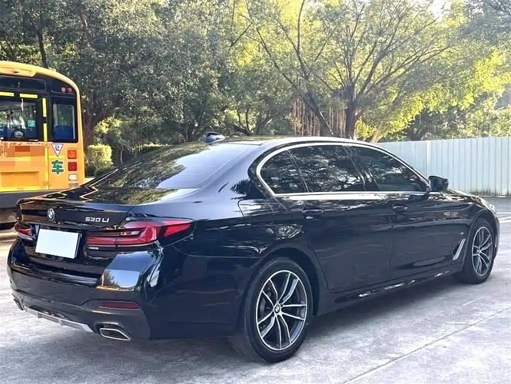 BMW 5 Series 2022 Model Second Facelift 525Li M Sport Package фото 7