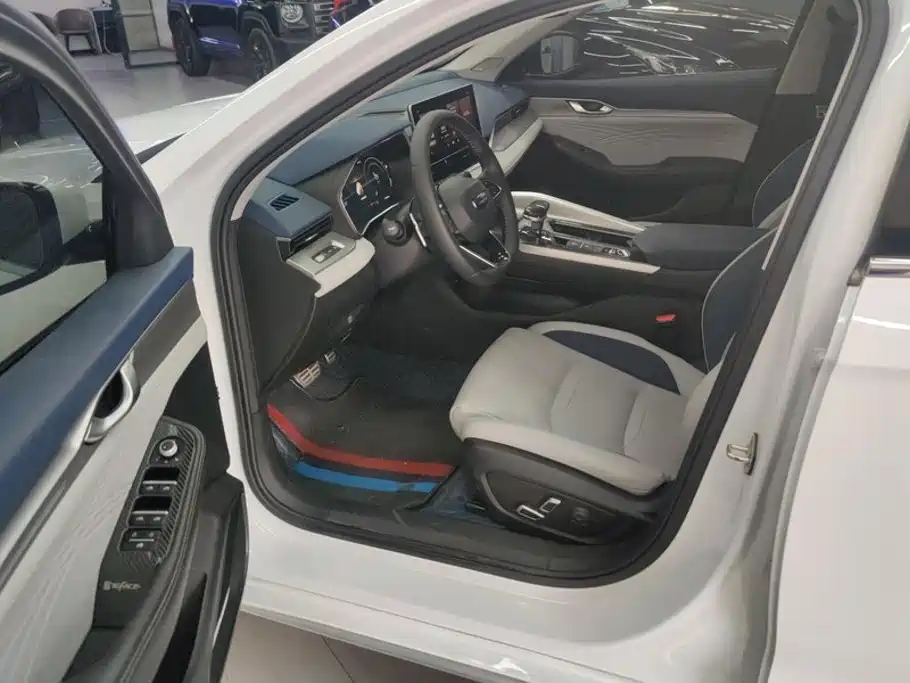 Фото 9 - Geely Preface