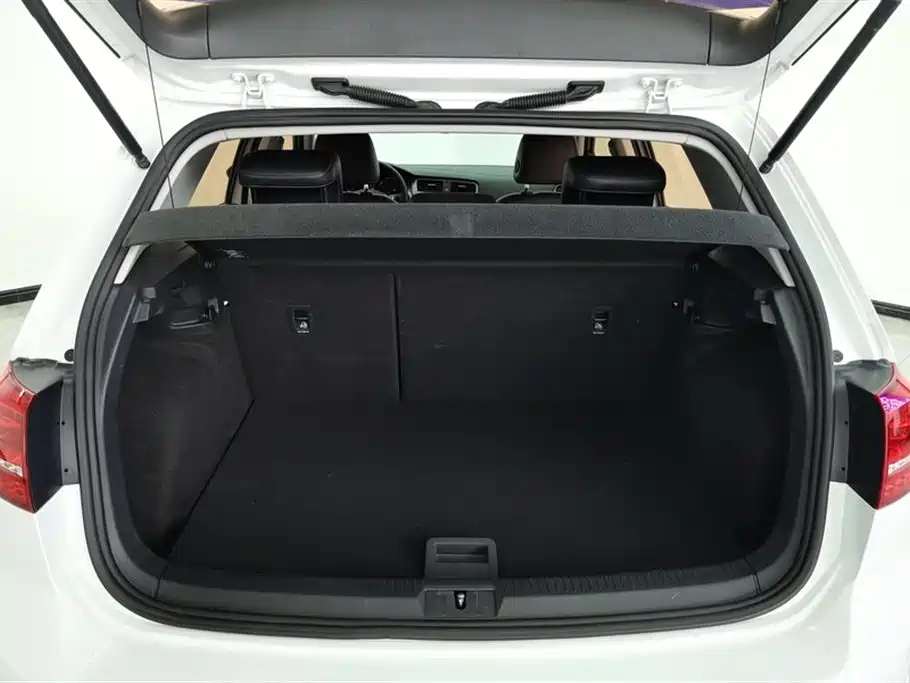 Volkswagen Golf 2016 230TSI Automatic Luxury фото 4