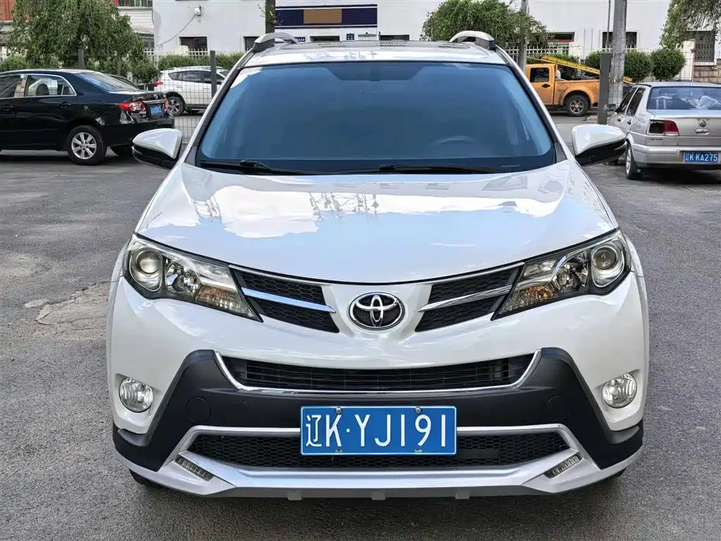 Toyota RAV4 Rongfang 2015 2.0L CVT 4WD Pioneer Edition фото 2