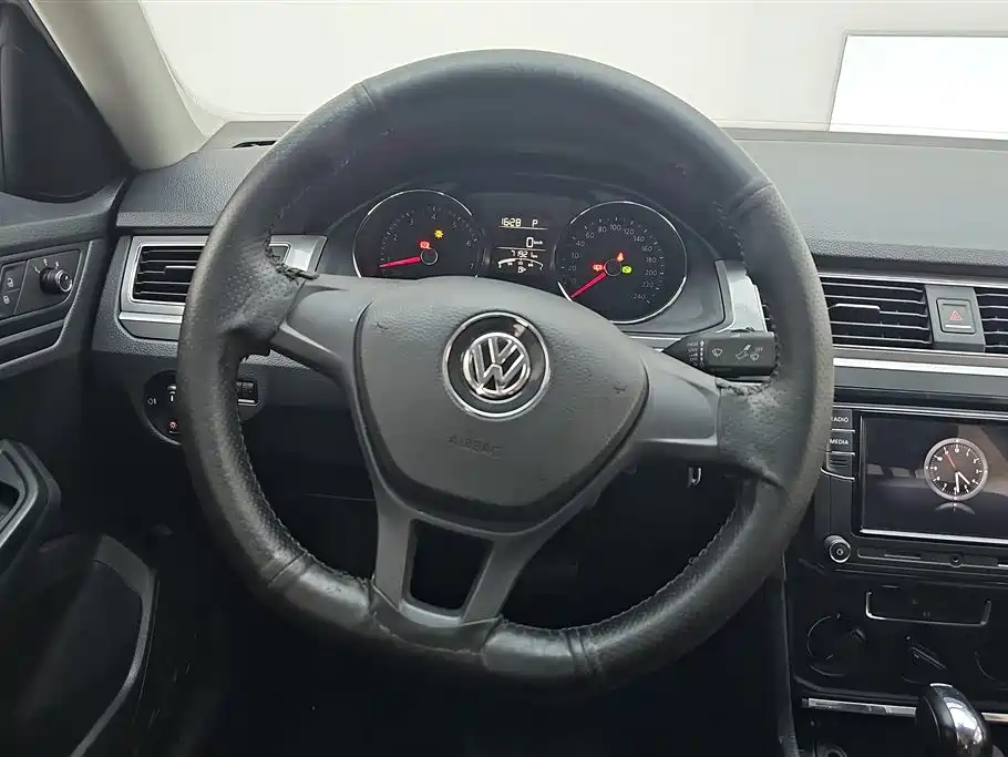 Volkswagen Bora 2018 1.5L Automatic Fashion фото 15
