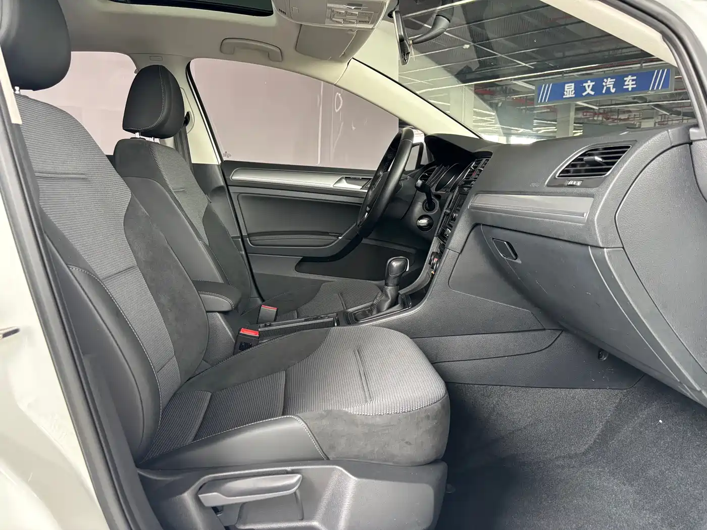 Volkswagen Golf 2018 1.6L Automatic Comfort фото 5