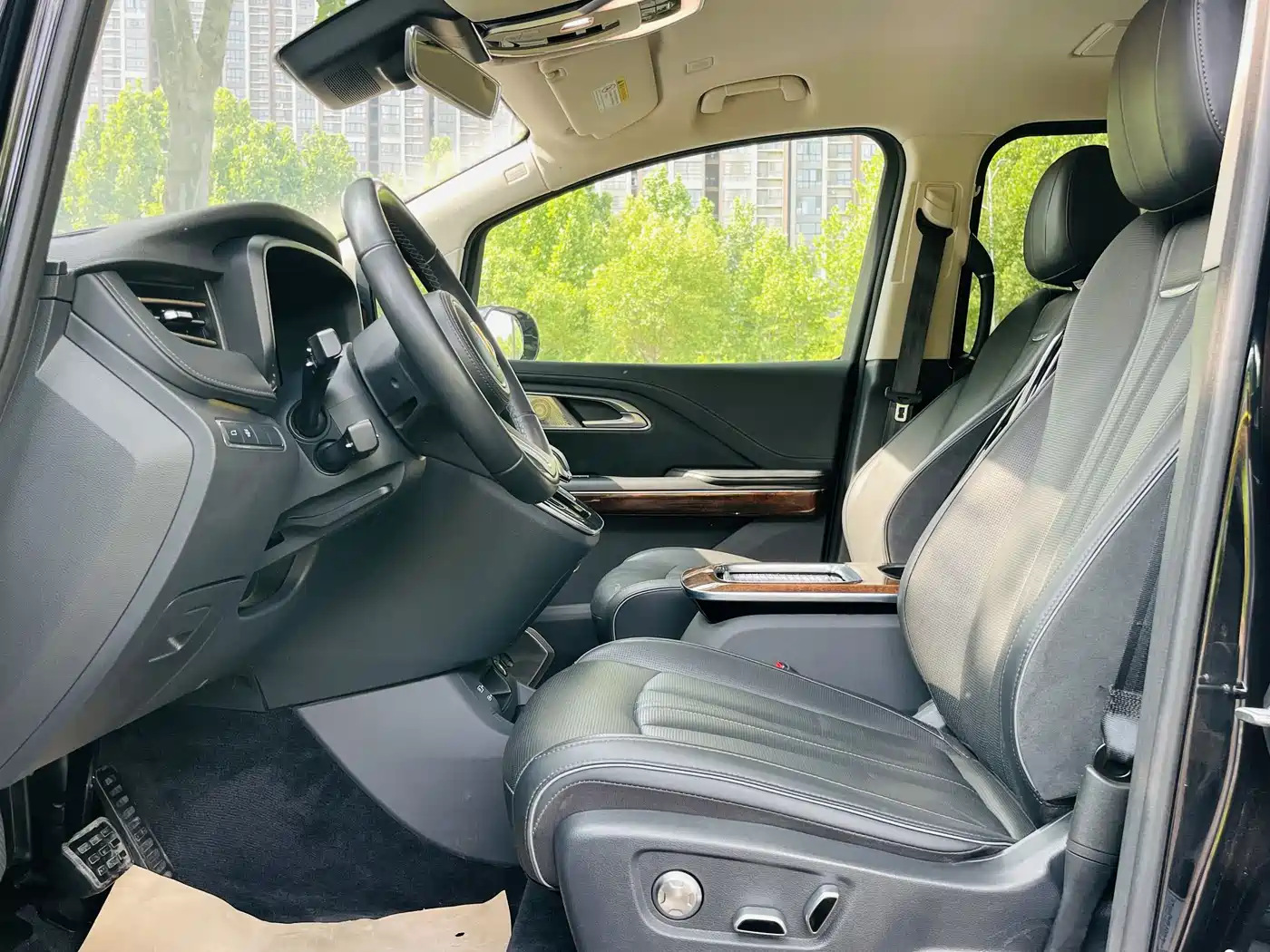 Hongqi HQ9 2023 2.0T Smart Connect Flag Enjoy Edition фото 10