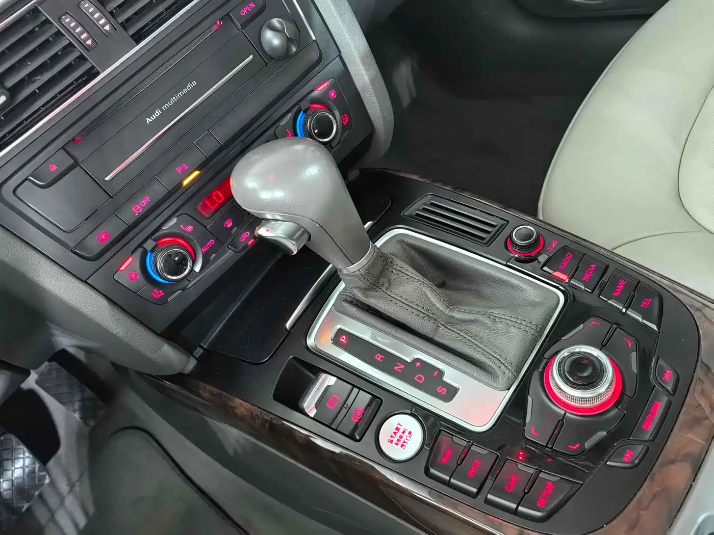Audi A4L 2011 2.0 TFSI Comfort фото 10