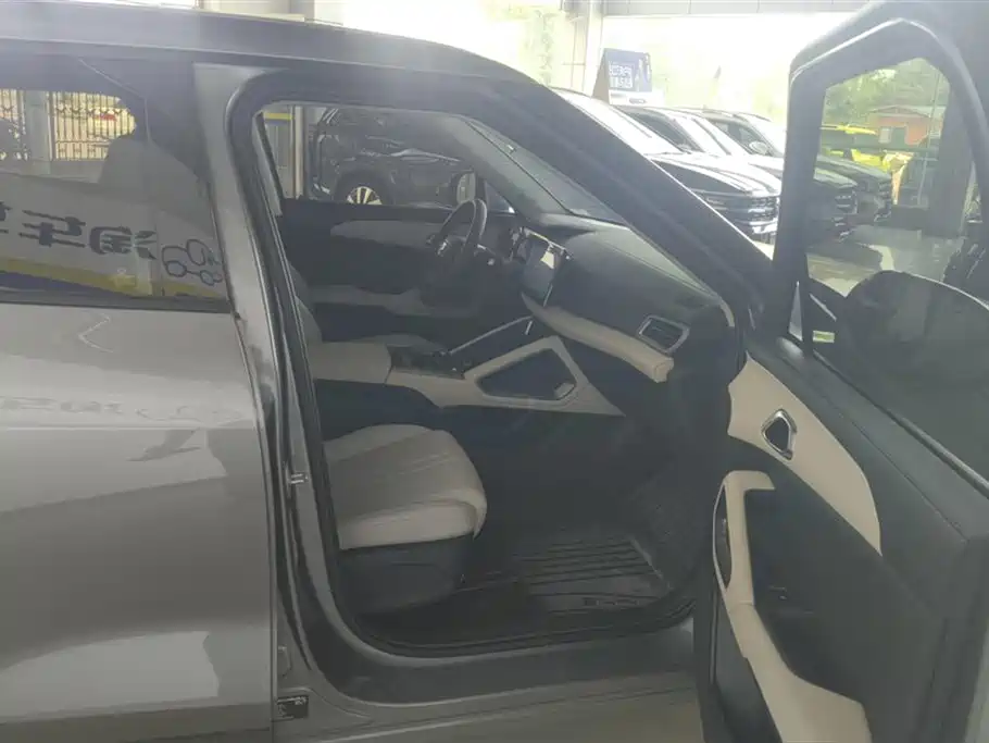 BYD Yuan UP 2025 Model 301KM Navigator фото 8
