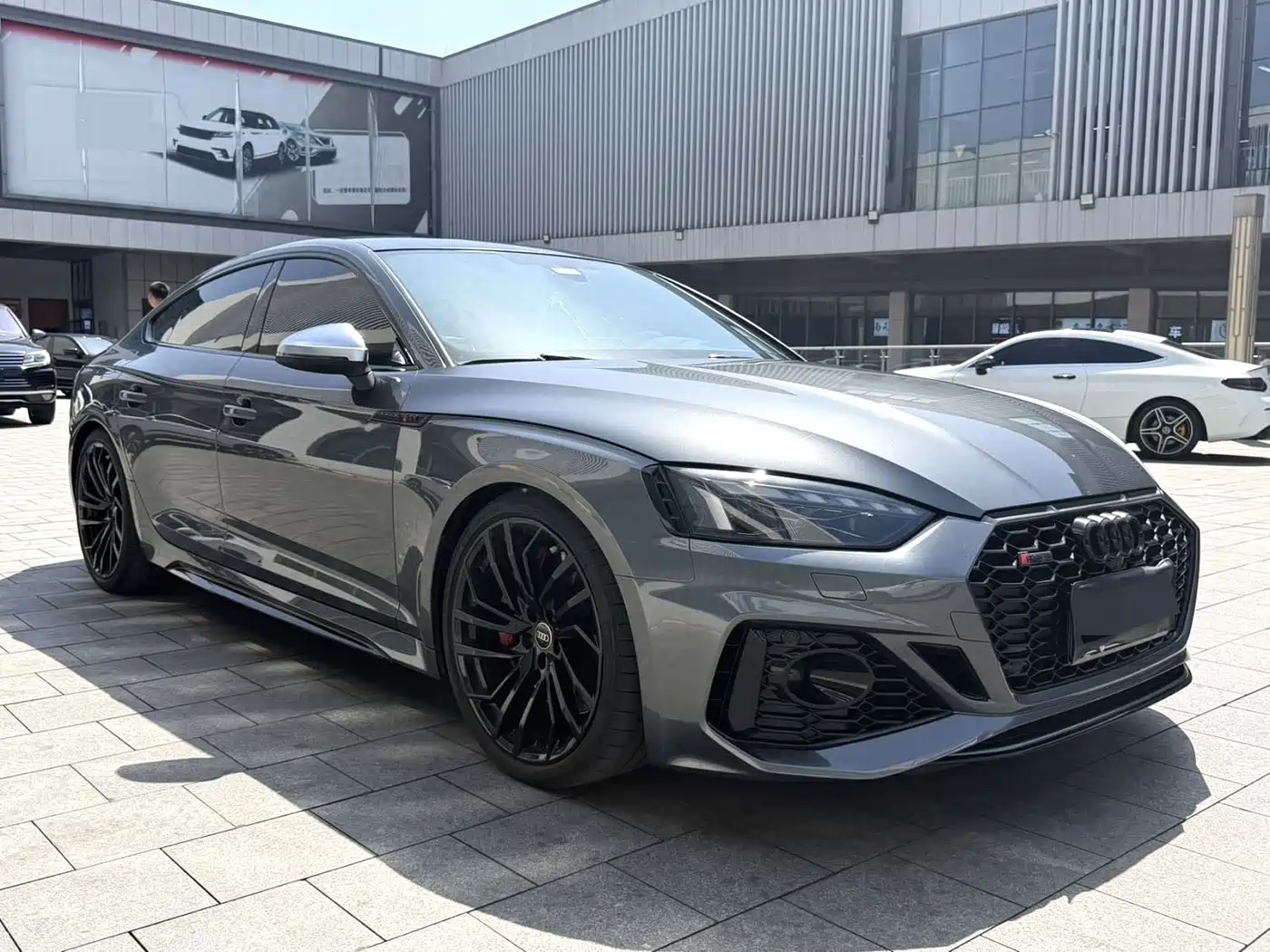Audi RS 5 2023 Model RS 5 2.9T Sportback Dark Gold Edition фото 2