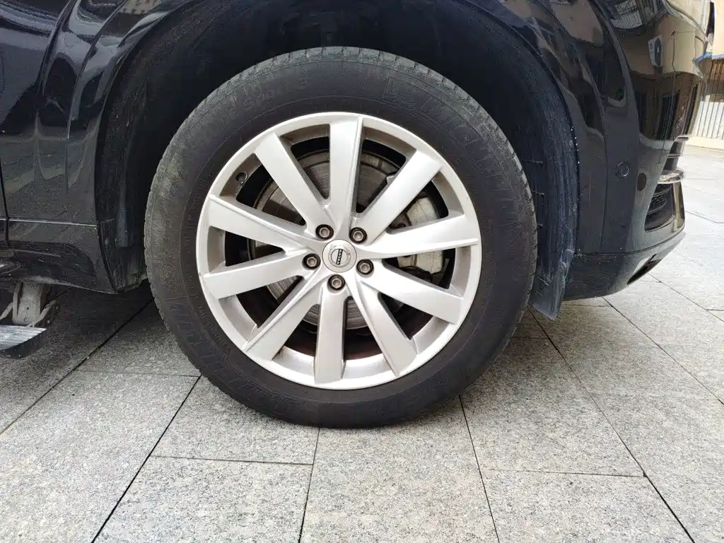 Фото 8 - Volvo XC90