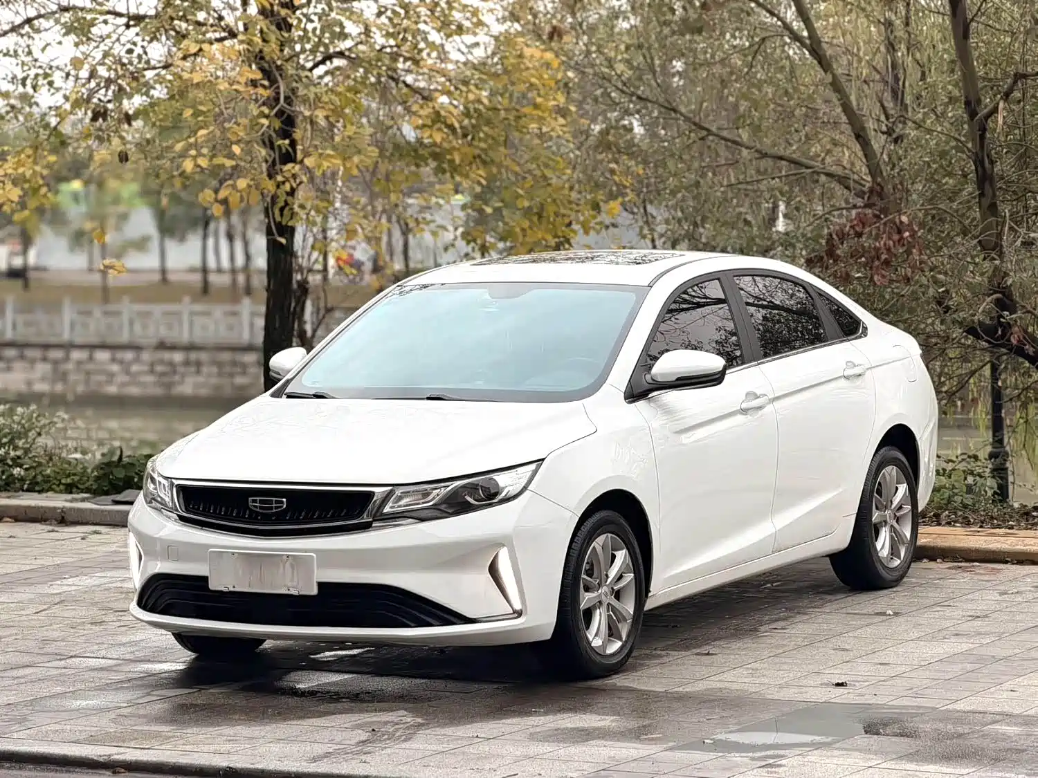Photo 1 - Geely Emgrand GL