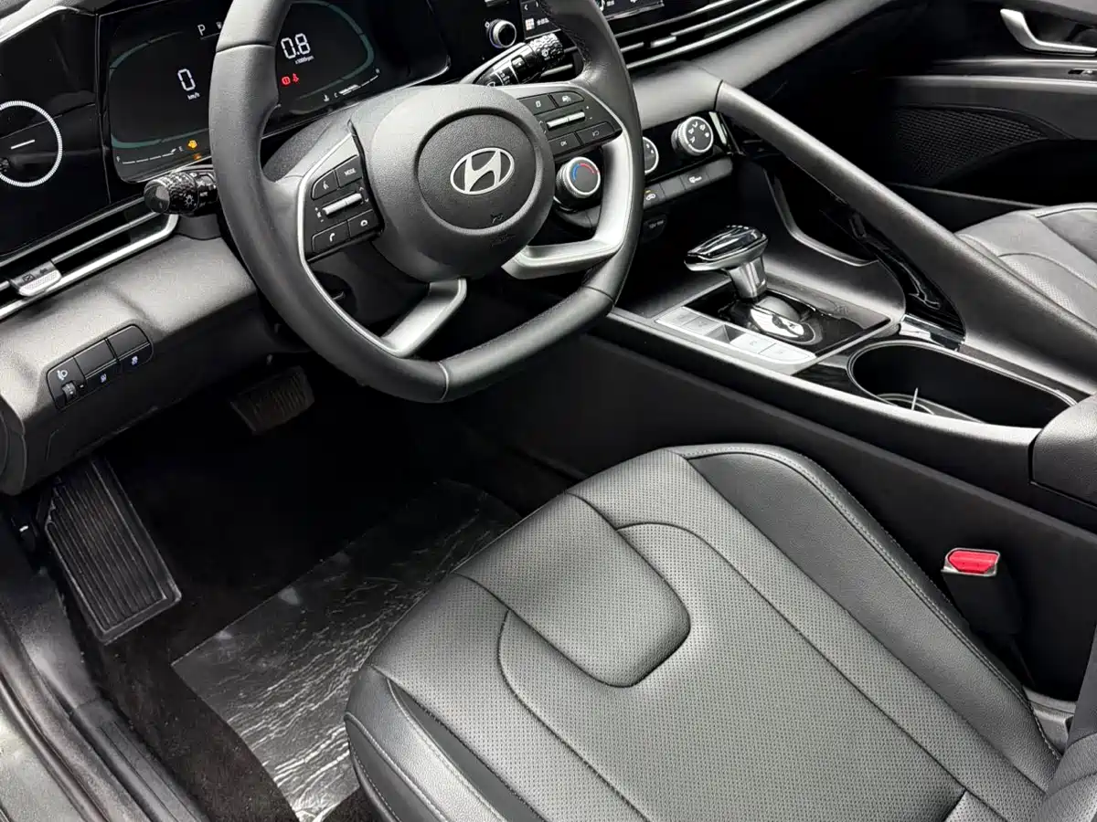 Hyundai Elantra 2023 1.5L CVT GLX Elite Edition фото 17