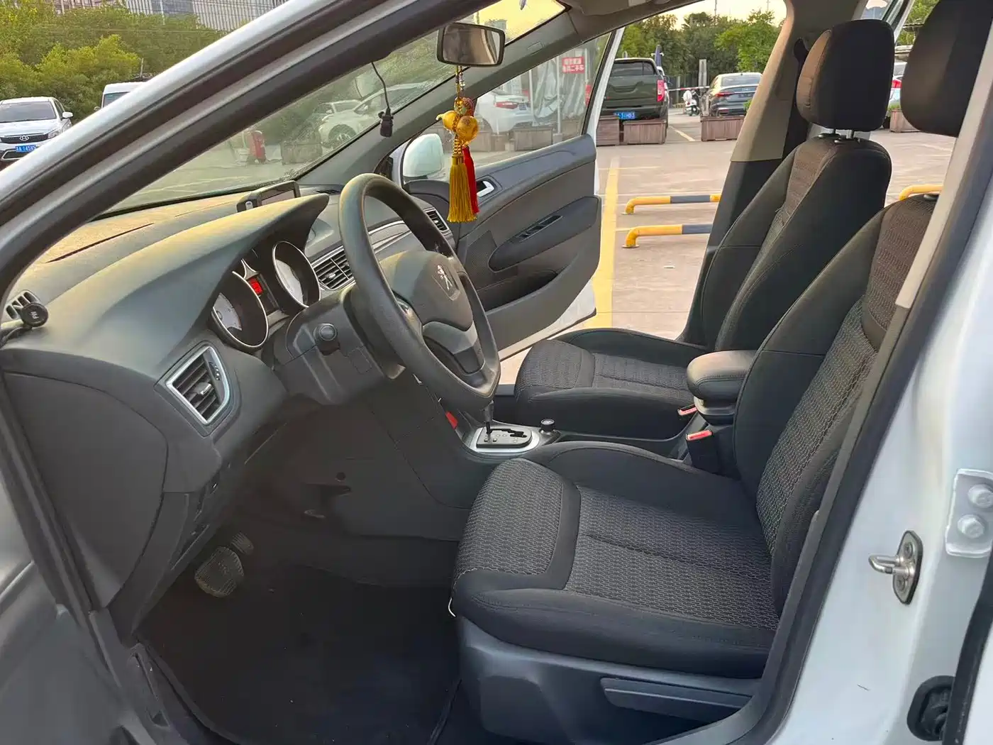 Peugeot 308 2013 Model 1.6L Automatic Superior Style фото 4