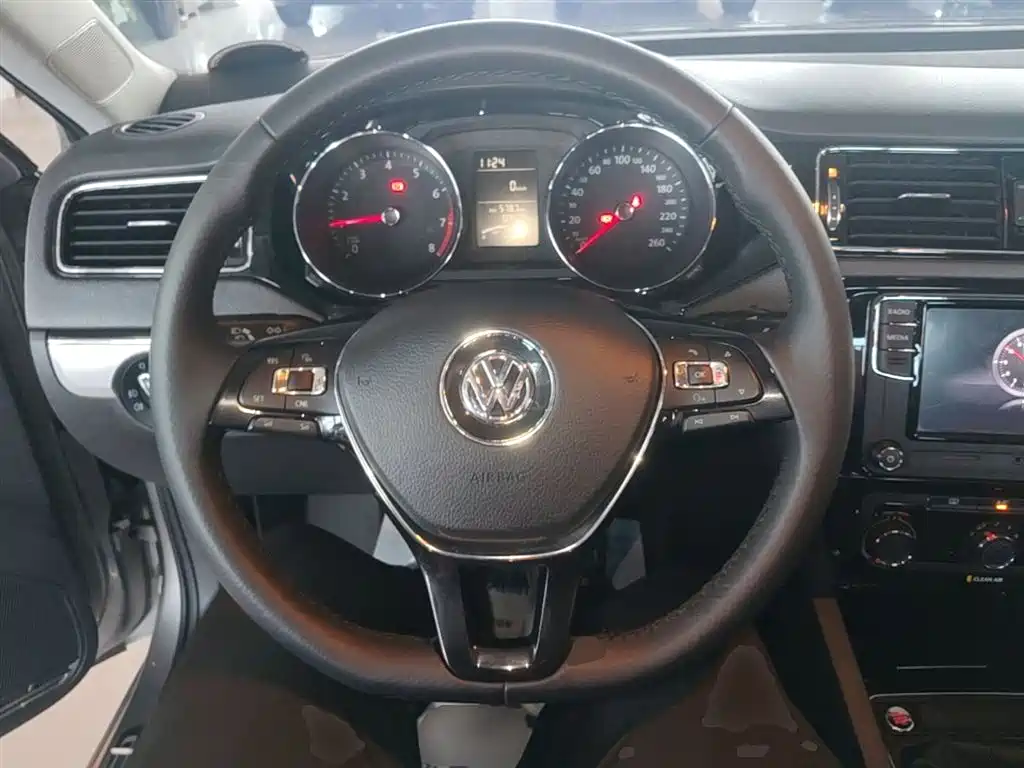 Volkswagen Sagitar 2018 1.6L Manual Comfort фото 11