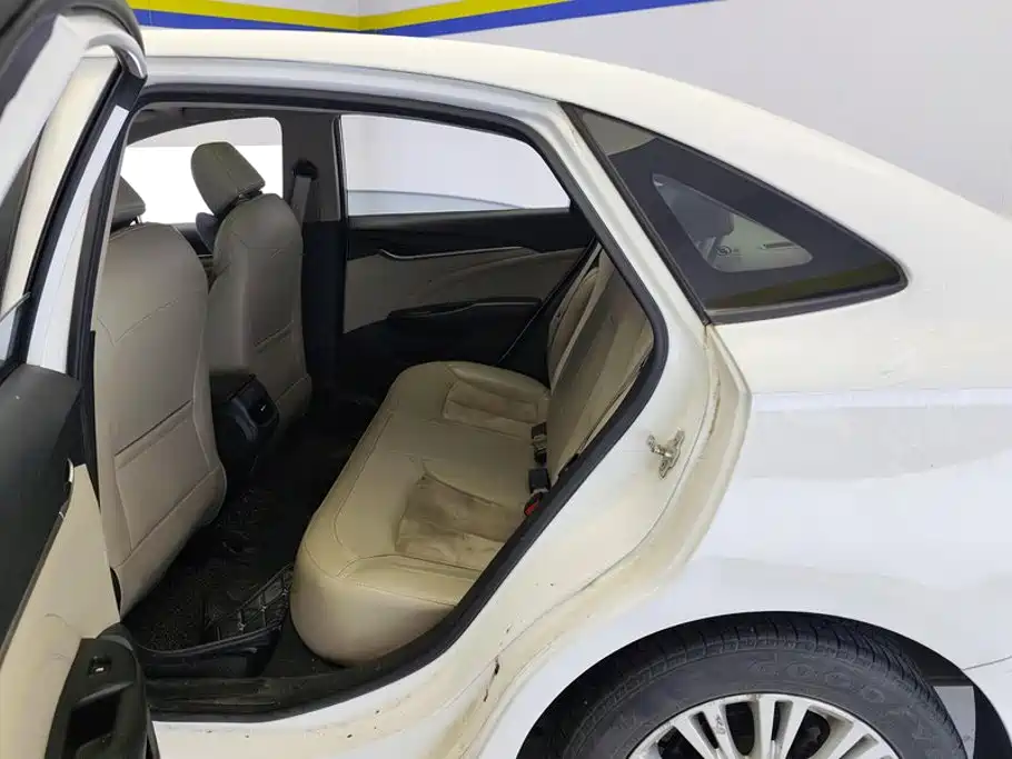 Photo 11 - Buick Excelle