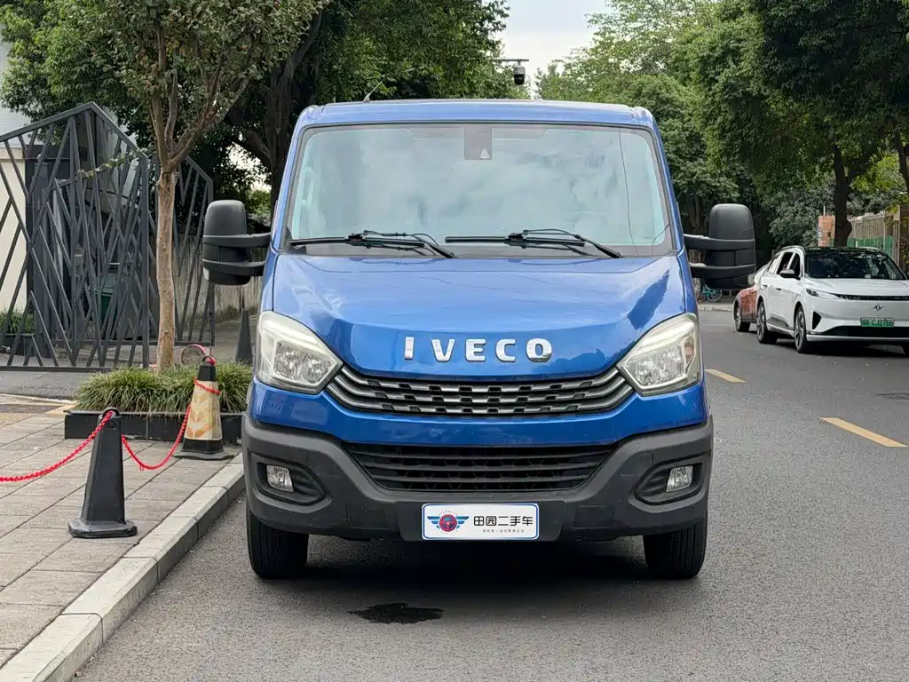 Iveco Daily 2021 2021 3.0T Automatic Yunrui Short Wheelbase Low Roof Manual Door F1C